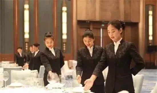 她是中国最值钱的服务员,3次服务国宴,国内请得起她的酒店不多